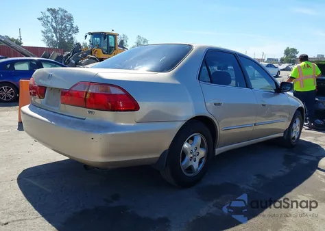 2000 Honda Accord 3.0 Ex из США, поврежденный, VIN 1HGCG1656YA093907